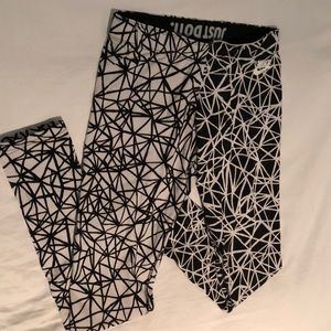 Nike black and white printed leggings